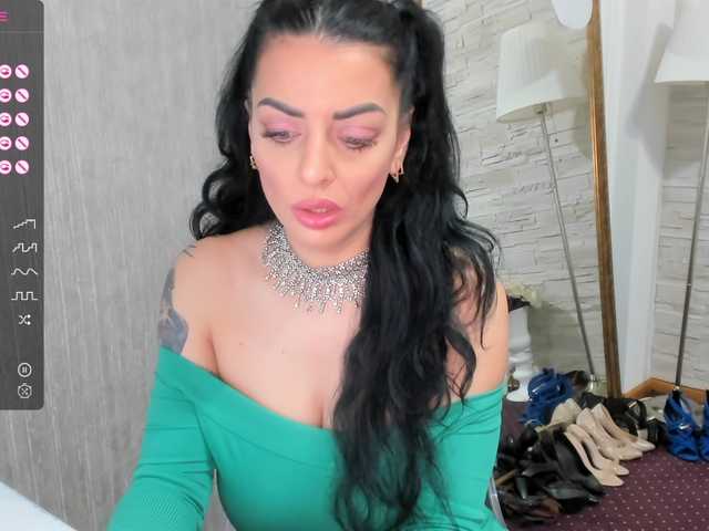 Фотографије ElisaBaxter Hot MILF!!Ready for some fun ? @lush ! ! Make me WET with your TIPS !#brunette #milf #bigtits #bigass #squirt #cumshow #mommy @lovense #mommy #teen #greeneyes #DP #mom