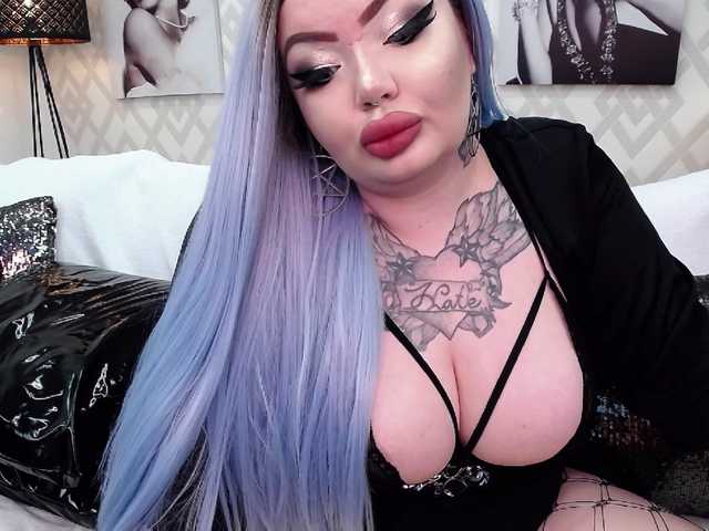Фотографије SavageQueen Welcome in my rooom! Tattooed busty fuck doll with perfect deepthroat skills and more and more. Wanna play? Tip your Queen! Kisses :)